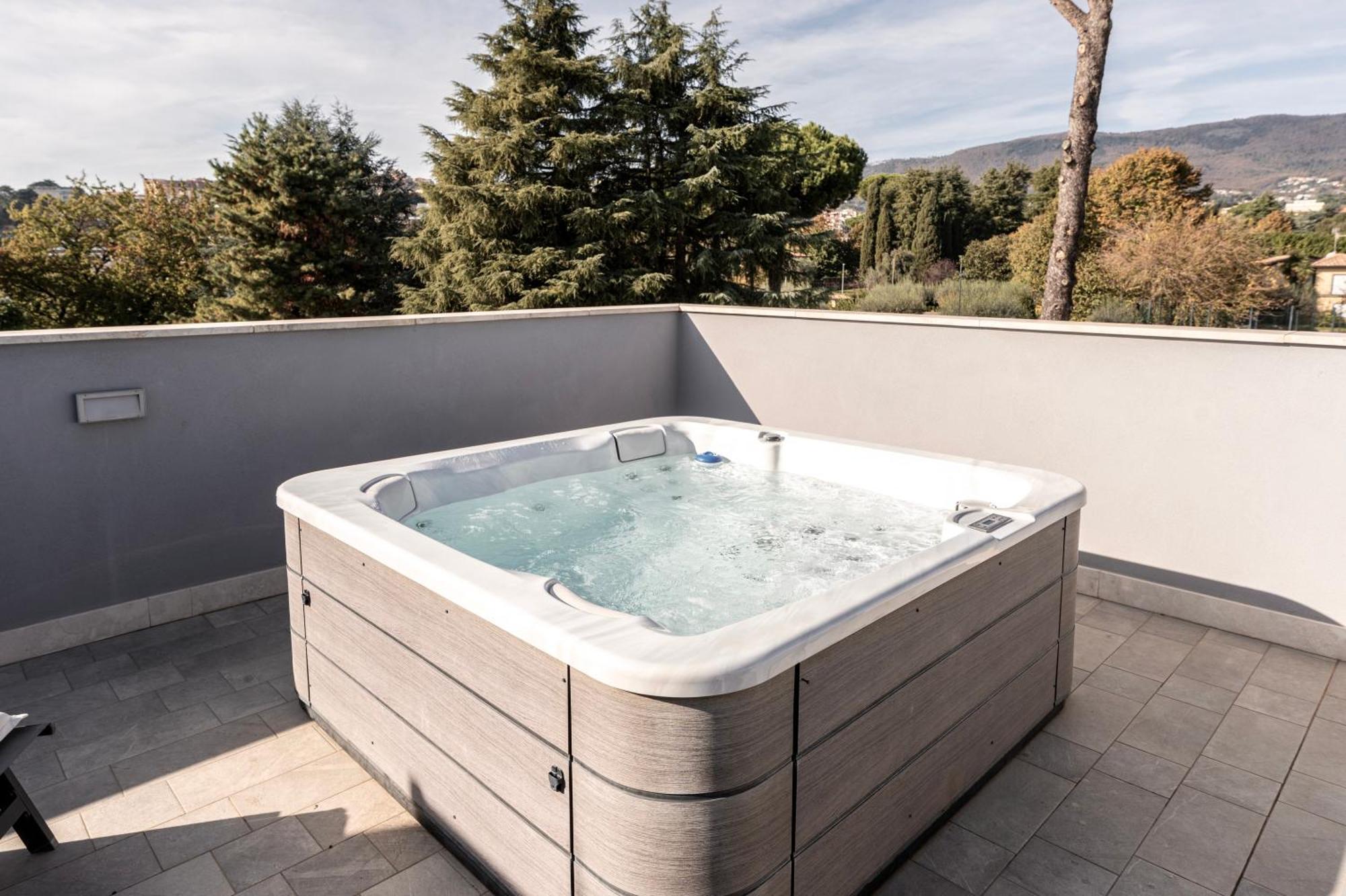 Luxury - Jacuzzi Apartments Near Rome Velletri Exterior foto